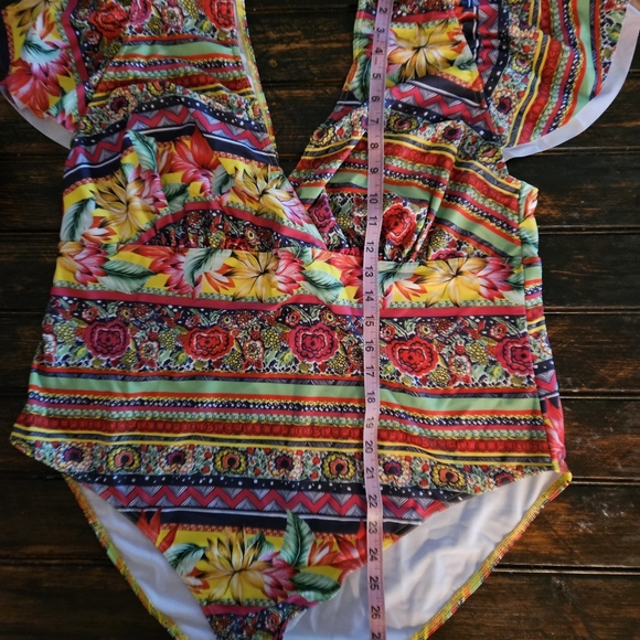 ASOS DESIGN curve flutter sleeve supportive swimsuit in geo-tribal - Picture 5 of 10